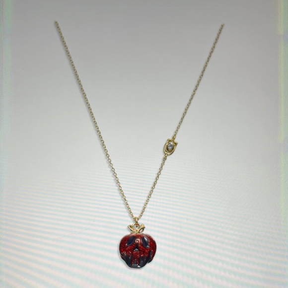 🍎DISNEY X COACH POISON APPLE NECKLACE 🍎 NWT 🍎 - Picture 5 of 8